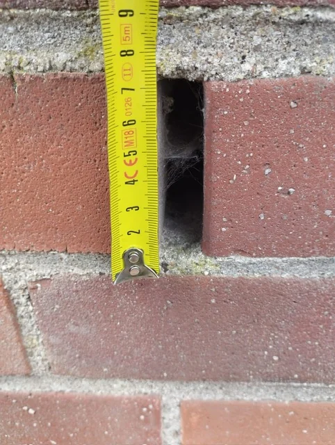 Open joint in brickwork